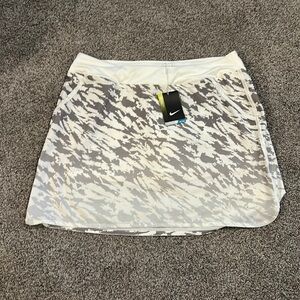 Womens Nike Golf Skirt Size Large New with Tags